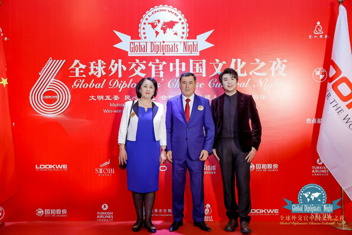 郎朗出席外交官之夜 荣获最具国际影响力钢琴家