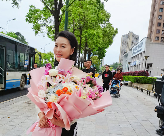 《芥子时光》杀青大吉,荣蓉诠释喜剧里的母亲