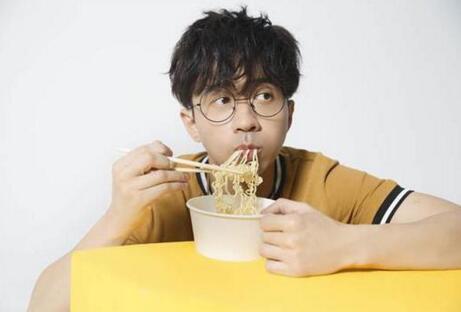 豪气!光良砸15万带全体员工旅游