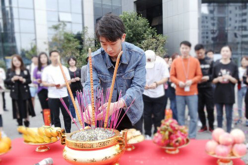 任运杰《原来时光都知道》开机 解锁校园男神新角色
